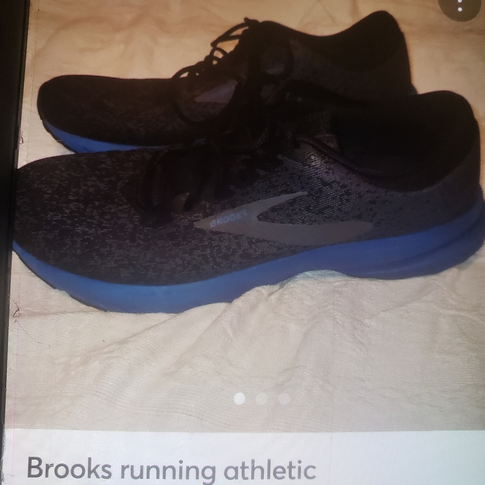 Mens Brooks size 13.5